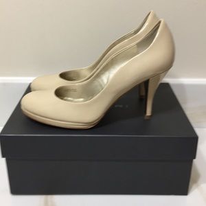 Tahari Colette Pump